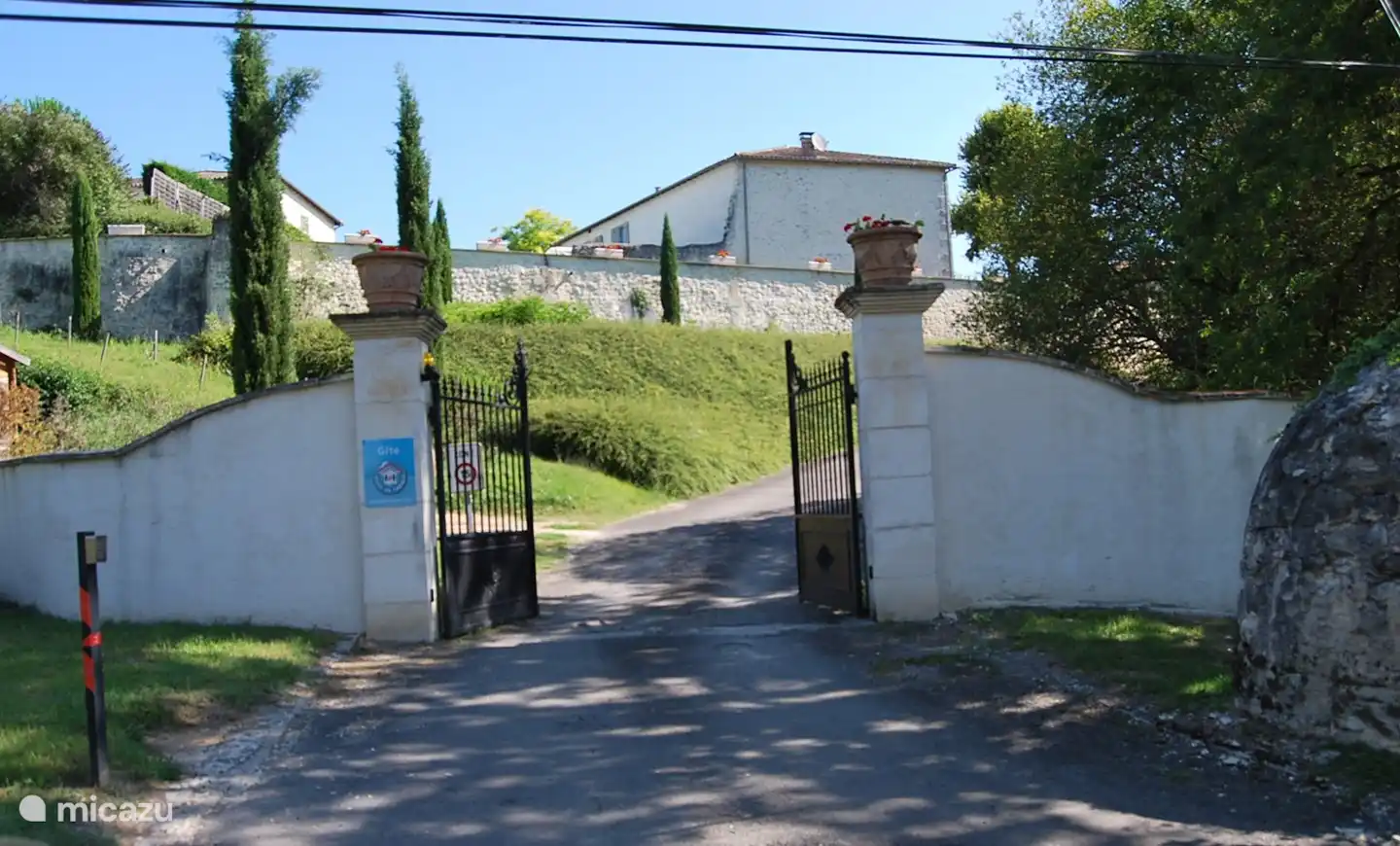 Eingang zur Domaine. Ihr Urlaub kann beginnen!