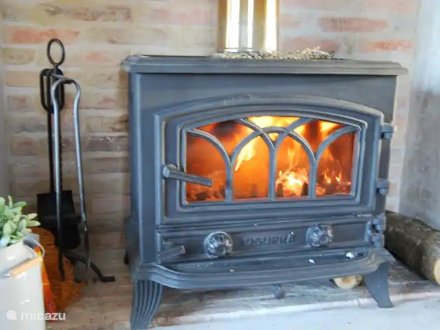Le Séquioa | France, Charente, Chalais (Charente) - gîte / cottage Le poêle à bois offre un confort au printemps et à l’automne. Pendant les mois d’été, il y a une interdiction de chauffage.