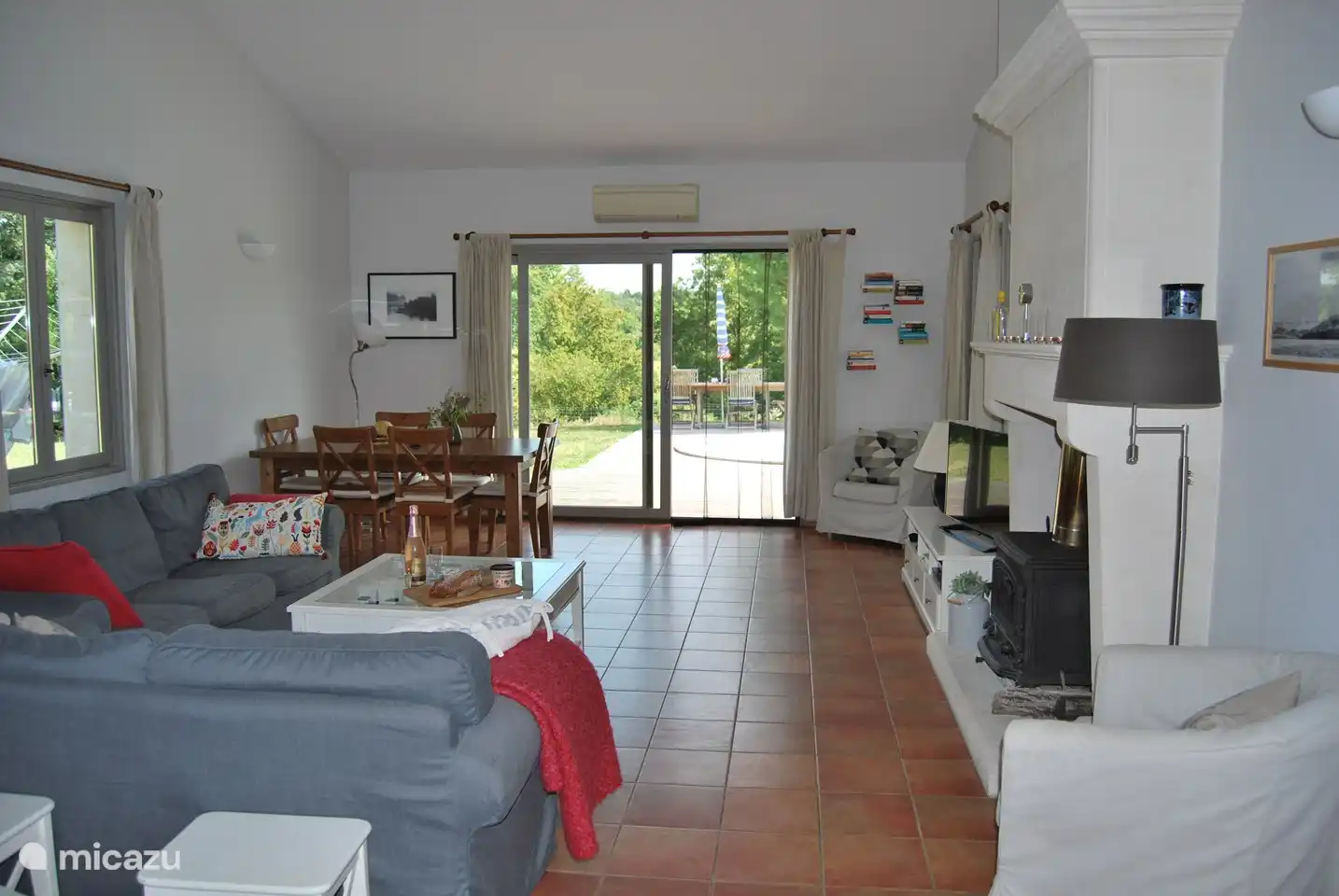 Übersicht Foto Wohnzimmer.