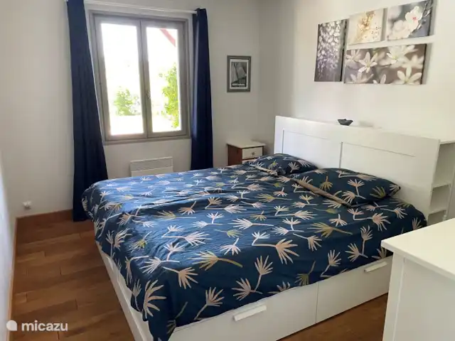 Le Séquioa | France, Charente, Chalais (Charente) - gîte / cottage Lit de 180x200cm avec 4 tiroirs de rangement.