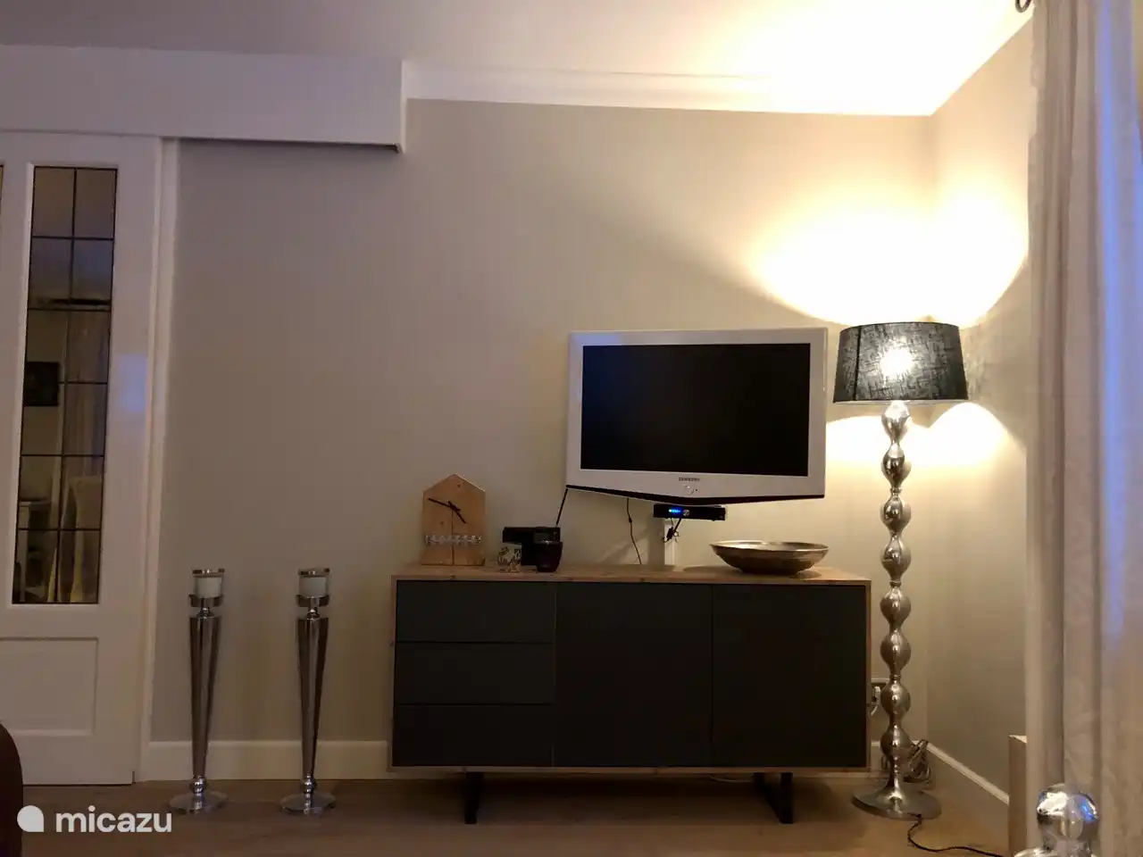 Salón zona de televisión