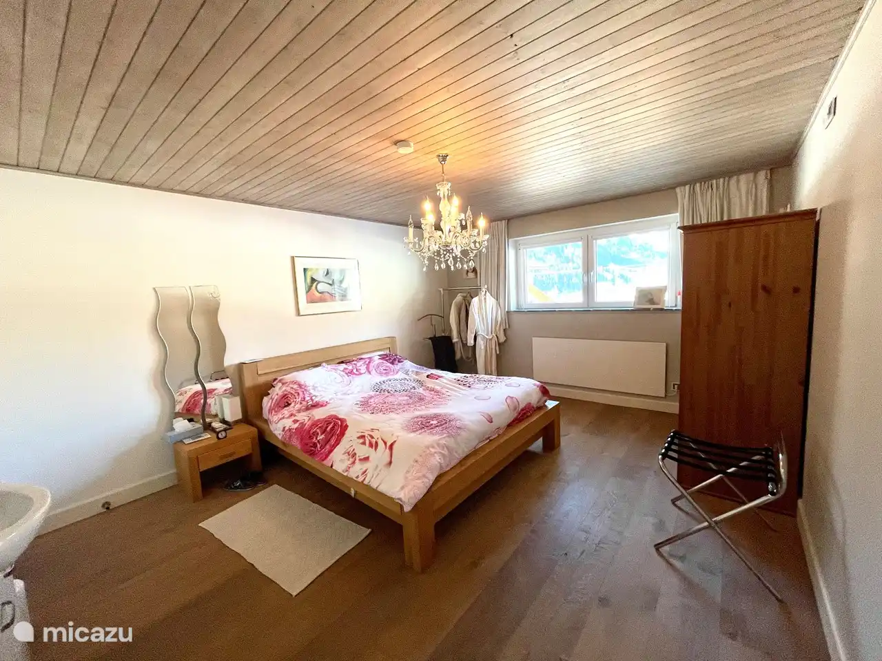 Tranquilo dormitorio para 2 personas. Esta habitación es agradable y fresca en verano y una temperatura agradable en invierno.