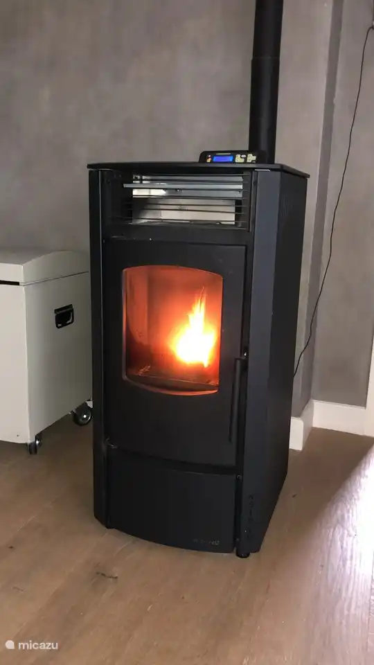 Acogedora estufa de palets para un ambiente extra