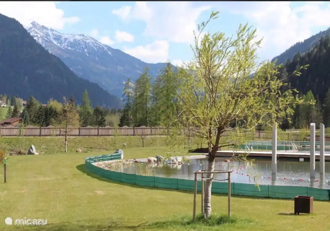 Piscina en las inmediaciones