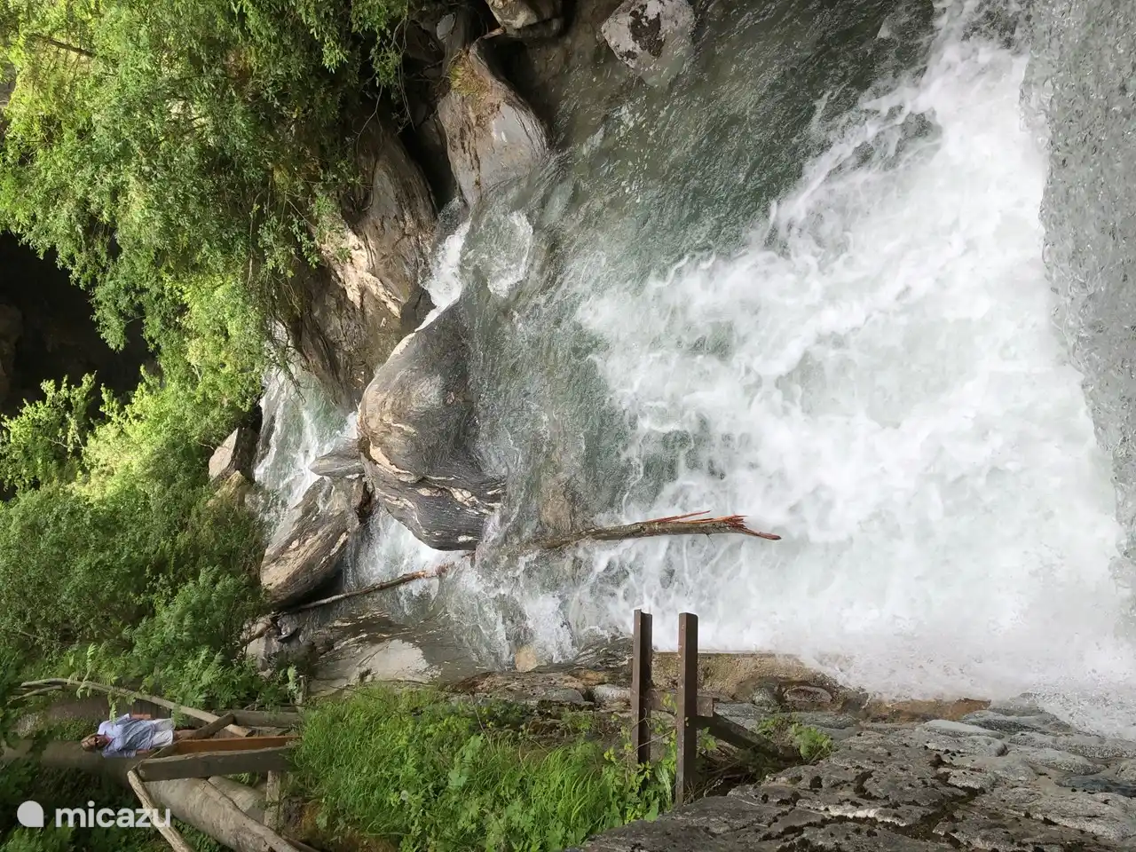vista de la pequeña pendiente al lado de la casa