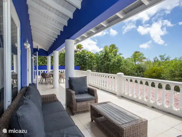 Villa Caribbean Passion huren in Curaçao, Banda Abou (west), Coral Estate, Rif St.Marie - villa Veranda aan voorzijde van de villa met zeezicht