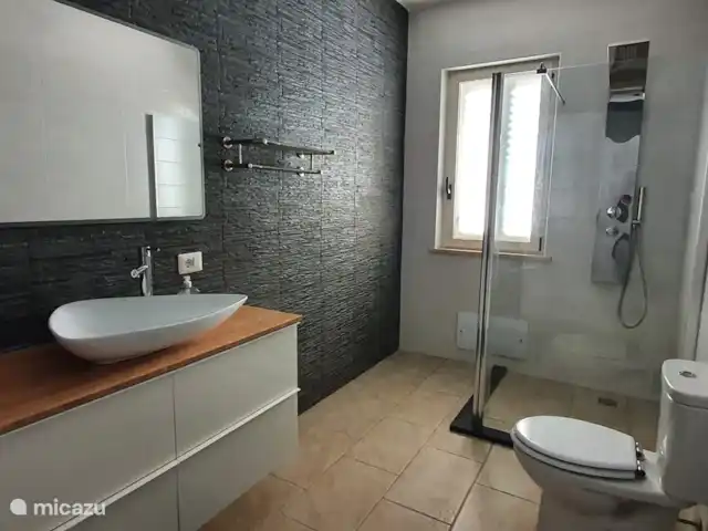 Villa Tana Margianis | Italie, Sardaigne, Perdaxius - villa Salle de bain séparée avec douche, lavabo, toilette et bidet