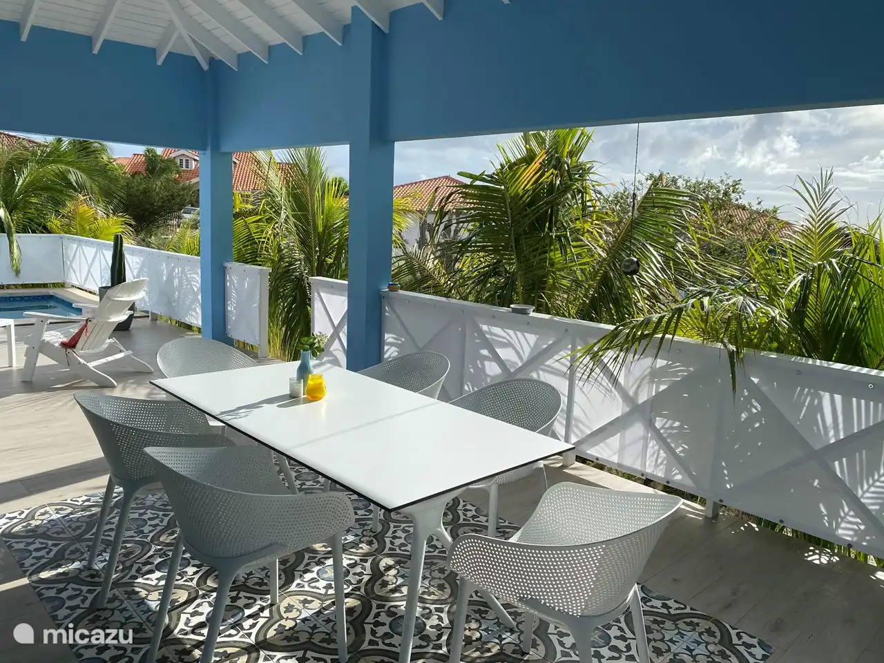 Coin repas sur la véranda