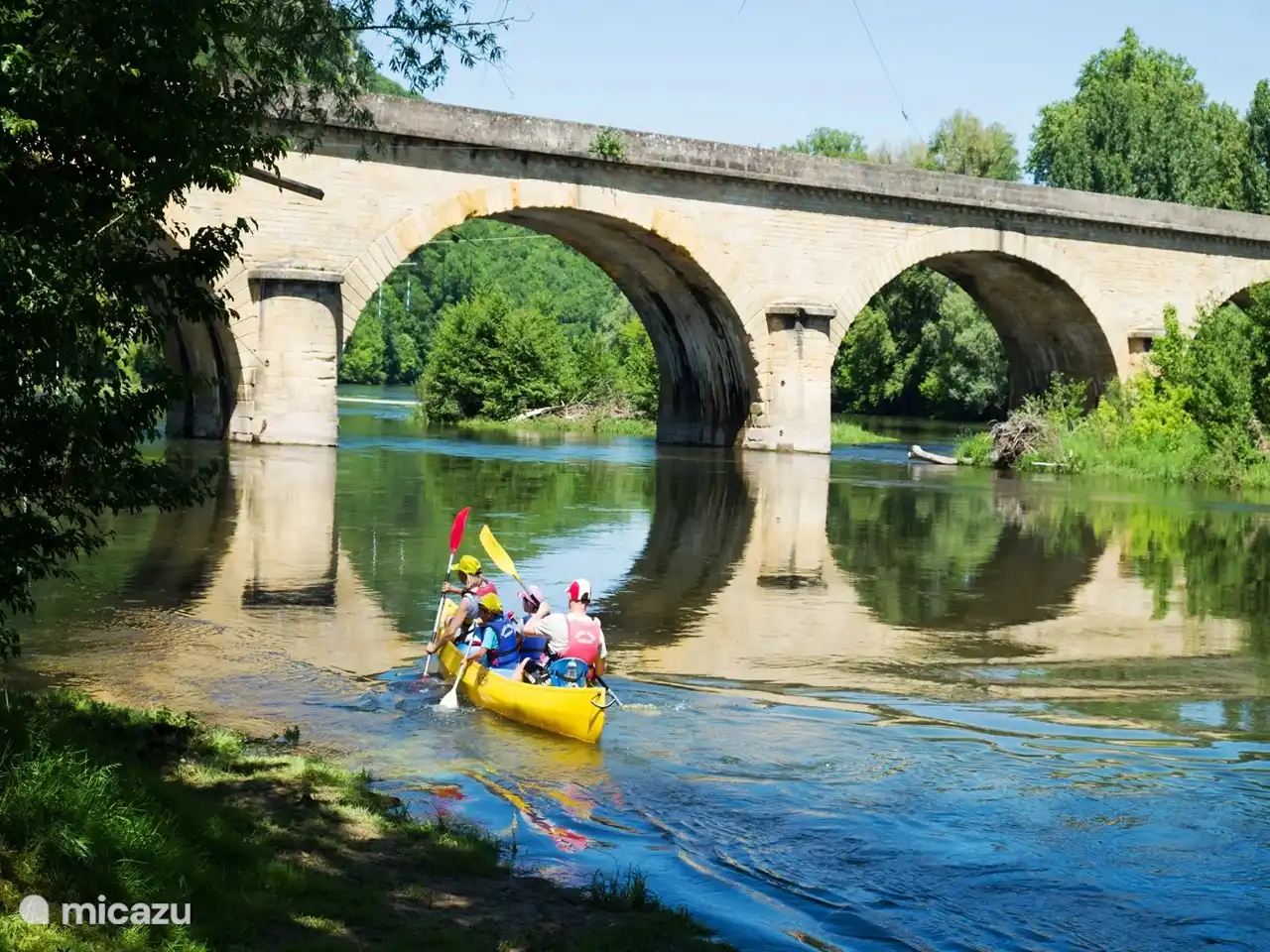 La possibilité de remonter la Dordogne ou la Vézère en canoë
