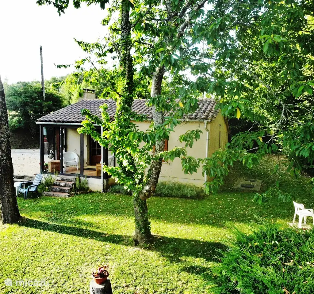 Petite Lortal, met zwembad, WIFI