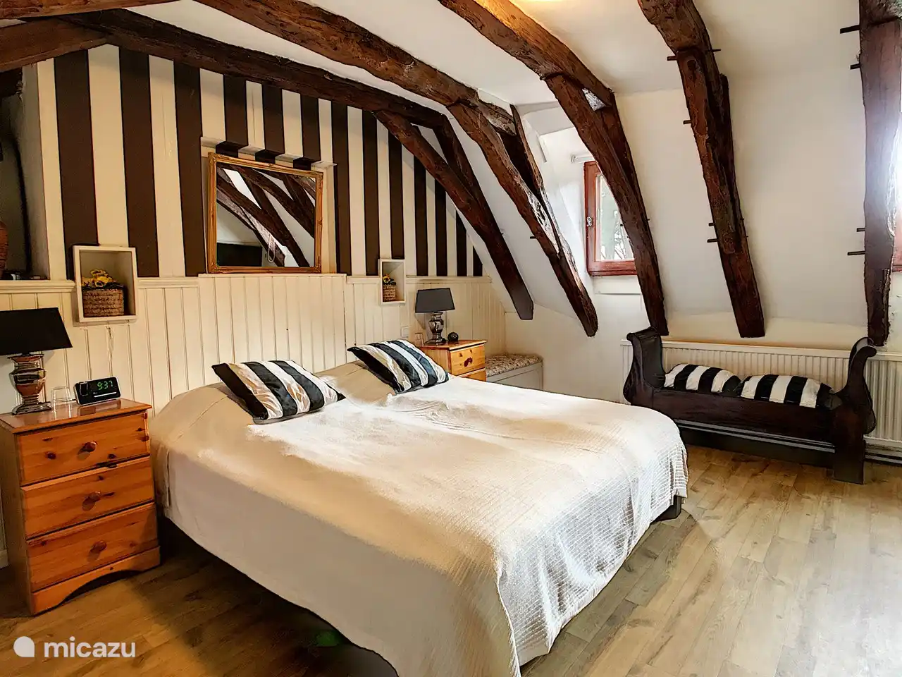 Geräumiges 2-Personen-Schlafzimmer im 1. Stock mit Klimaanlage und eigenem Bad