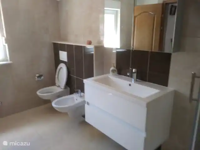 Location de Vacances Bosnie-Herzégovine, Herzégovine, Stolac, villa - Villa Brabançonne Salle de bain premier étage