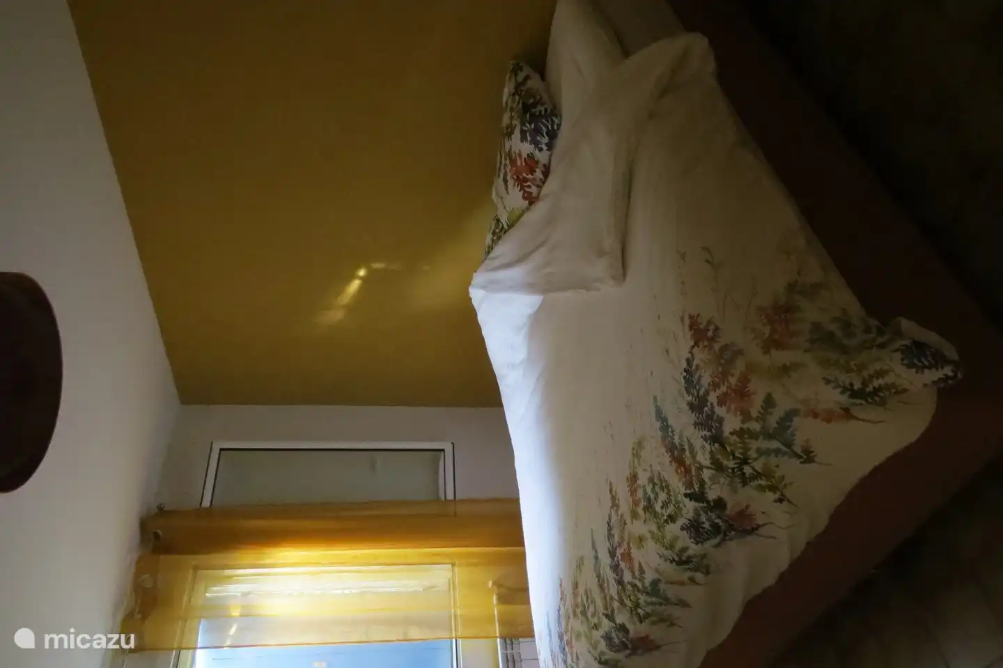 Downstairs bedroom. Setup of a double bed (180x200).