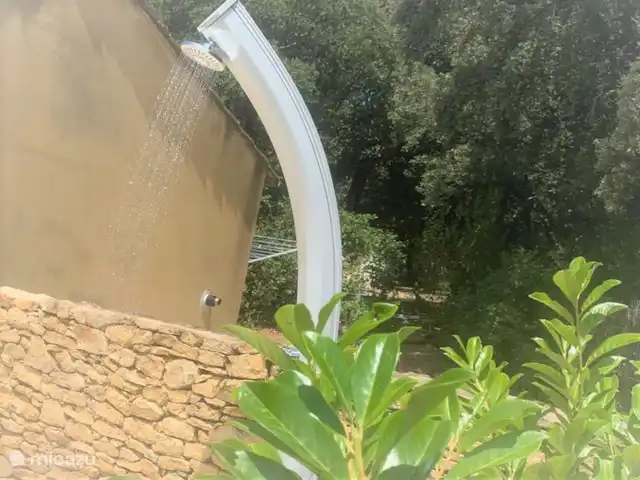 Villa Couronne huren in Frankrijk, Gard, Uzès - villa Douche bij het zwembad.