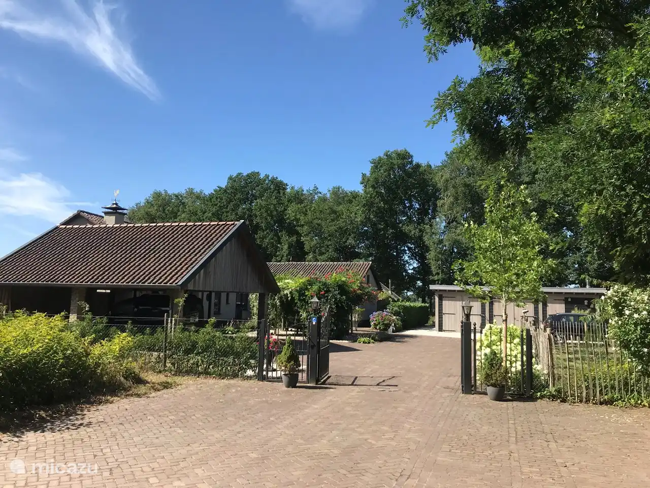 Durch das Tor zum Hof