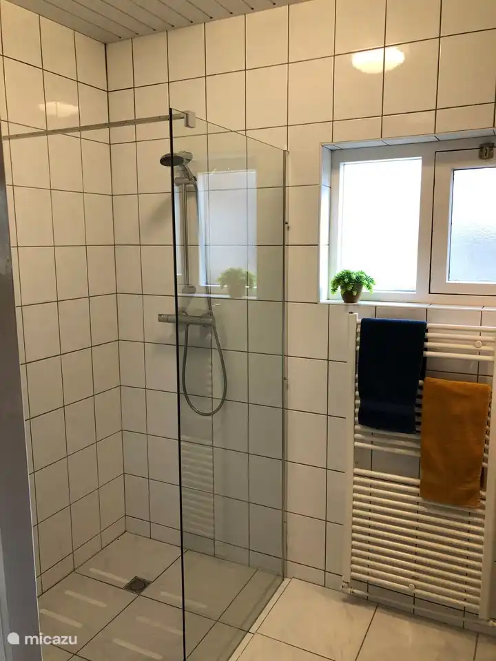 Eine komfortable begehbare Dusche