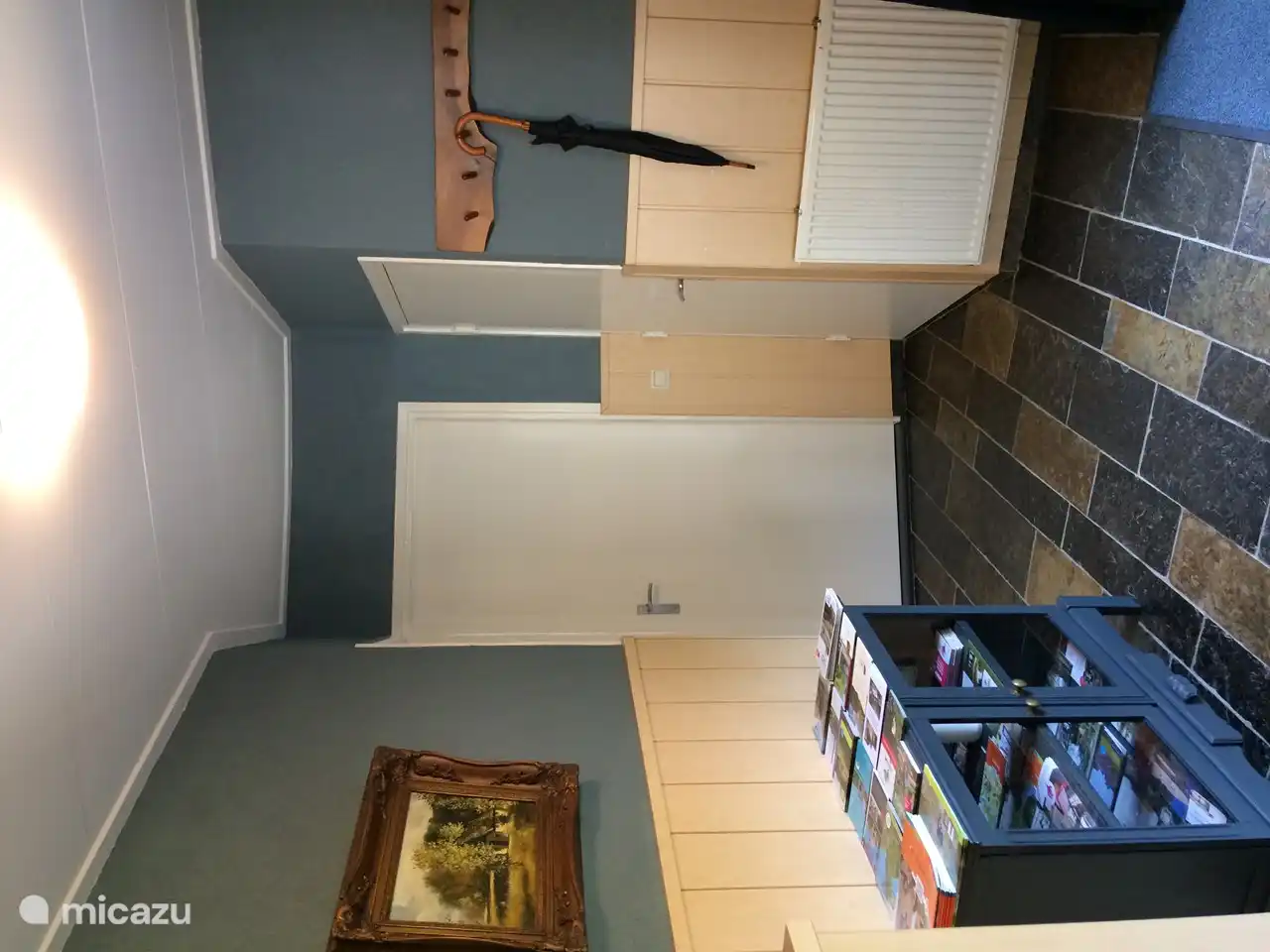 In der Halle finden Sie einen Schrank mit zahlreichen Prospekten und Infoblättern zu Veranstaltungen und Sehenswürdigkeiten in der Umgebung