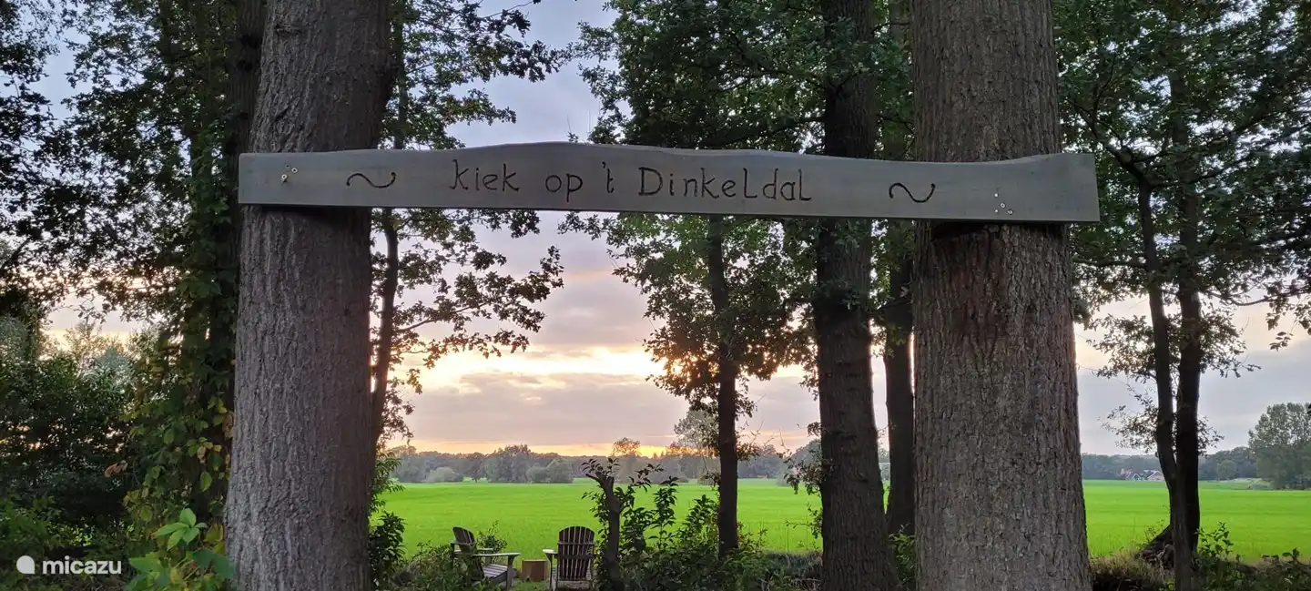 Der Eingang zum Sitzbereich