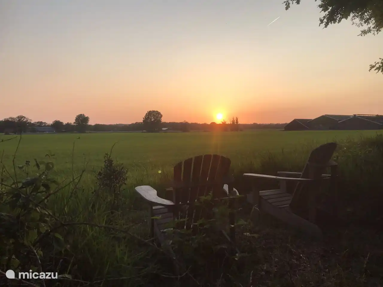 Beobachten Sie einen wunderschönen Sonnenuntergang.