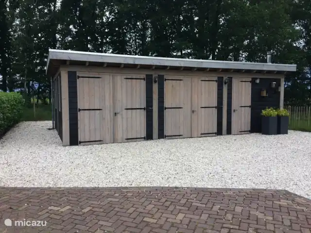 Location de Vacances Pays-Bas, Overijssel, De Lutte, maison de vacances - Dinkelhuuske Vos vélos peuvent être stockés en toute sécurité dans notre nouveau hangar construit par des artisans
garés et les vélos électriques peuvent être rechargés gratuitement.