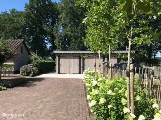 Location de Vacances Pays-Bas, Overijssel, De Lutte, maison de vacances - Dinkelhuuske Les platanes, les hortensias en pleine floraison