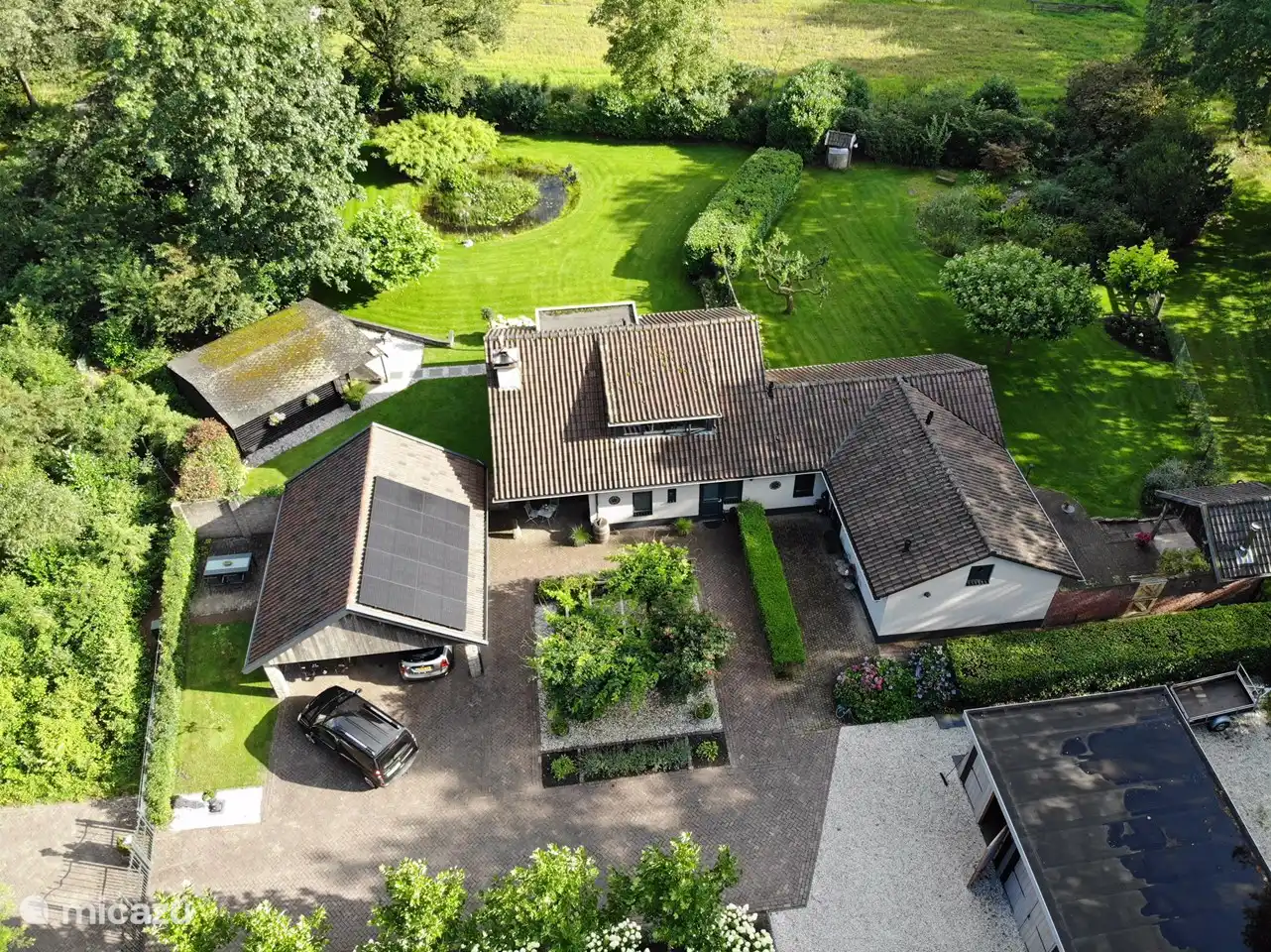 Die Draufsicht auf den Hof.