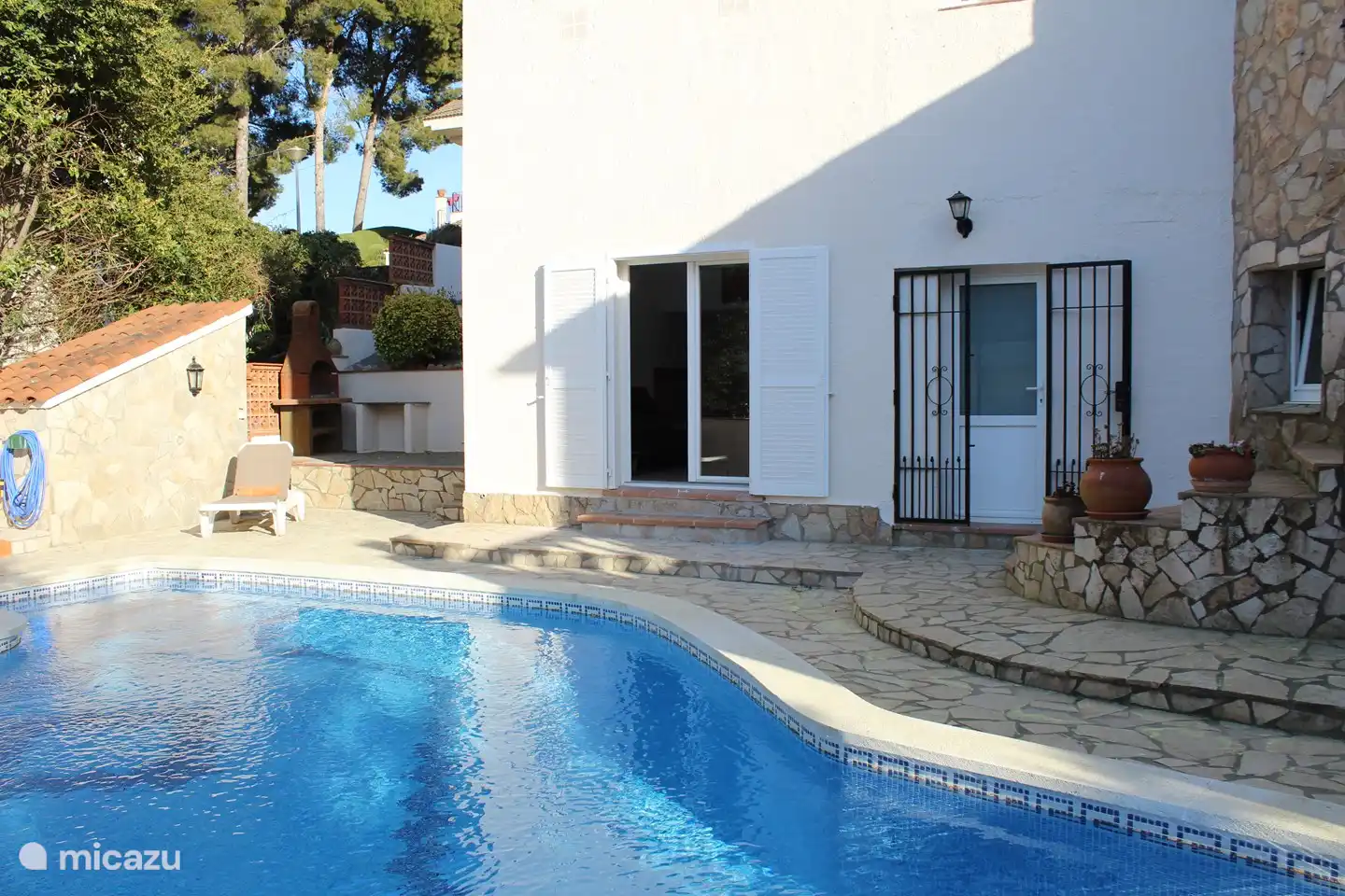 Poolwohnung - 2 Schlafzimmer, Bad mit Dusche