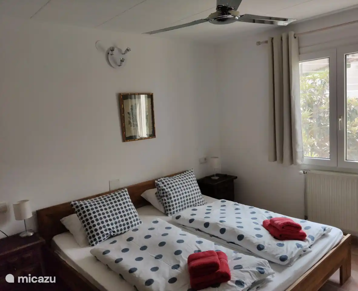 Schlafzimmer 2 mit Doppelbett - Ventilator