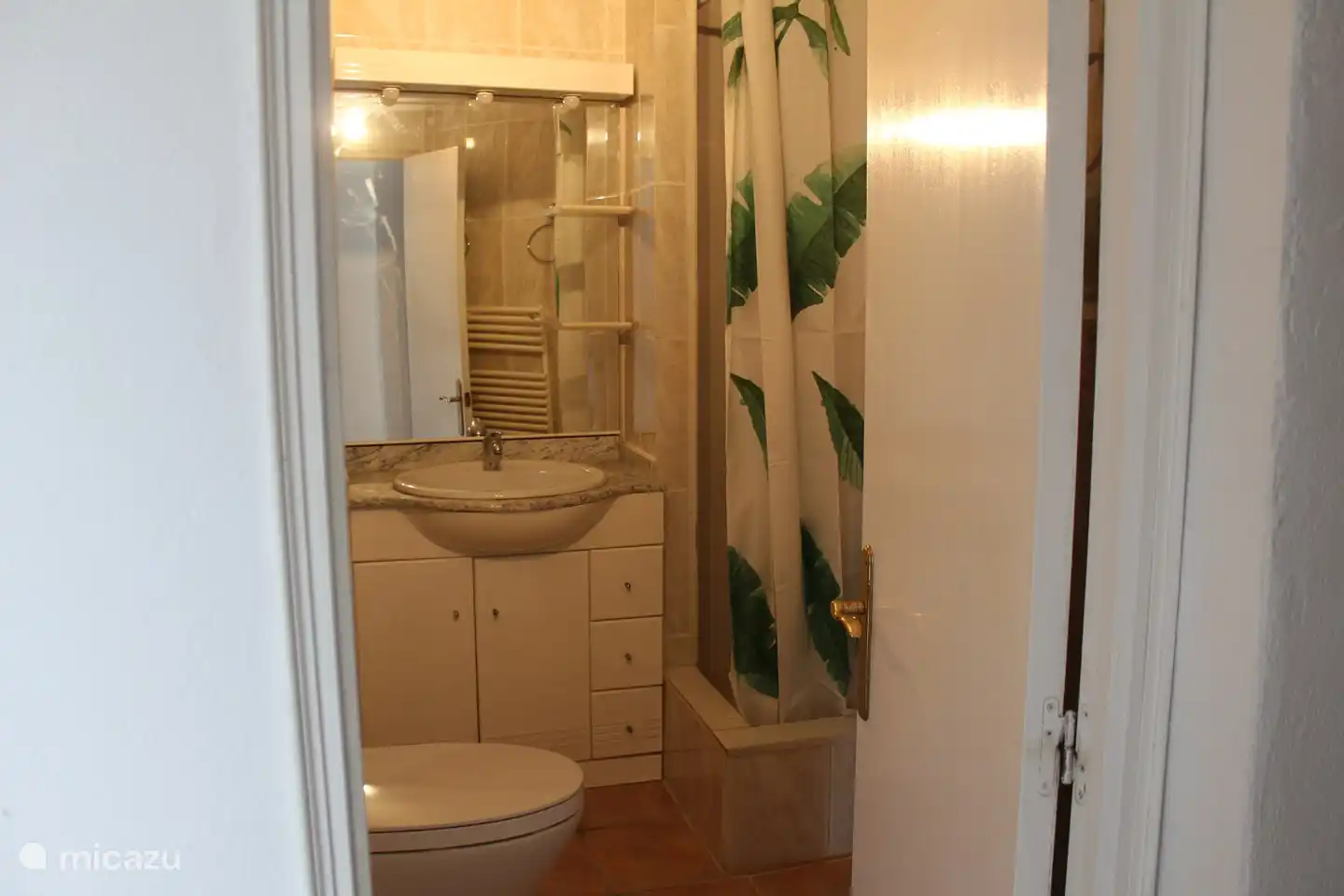 Badezimmer Poolwohnung mit Dusche