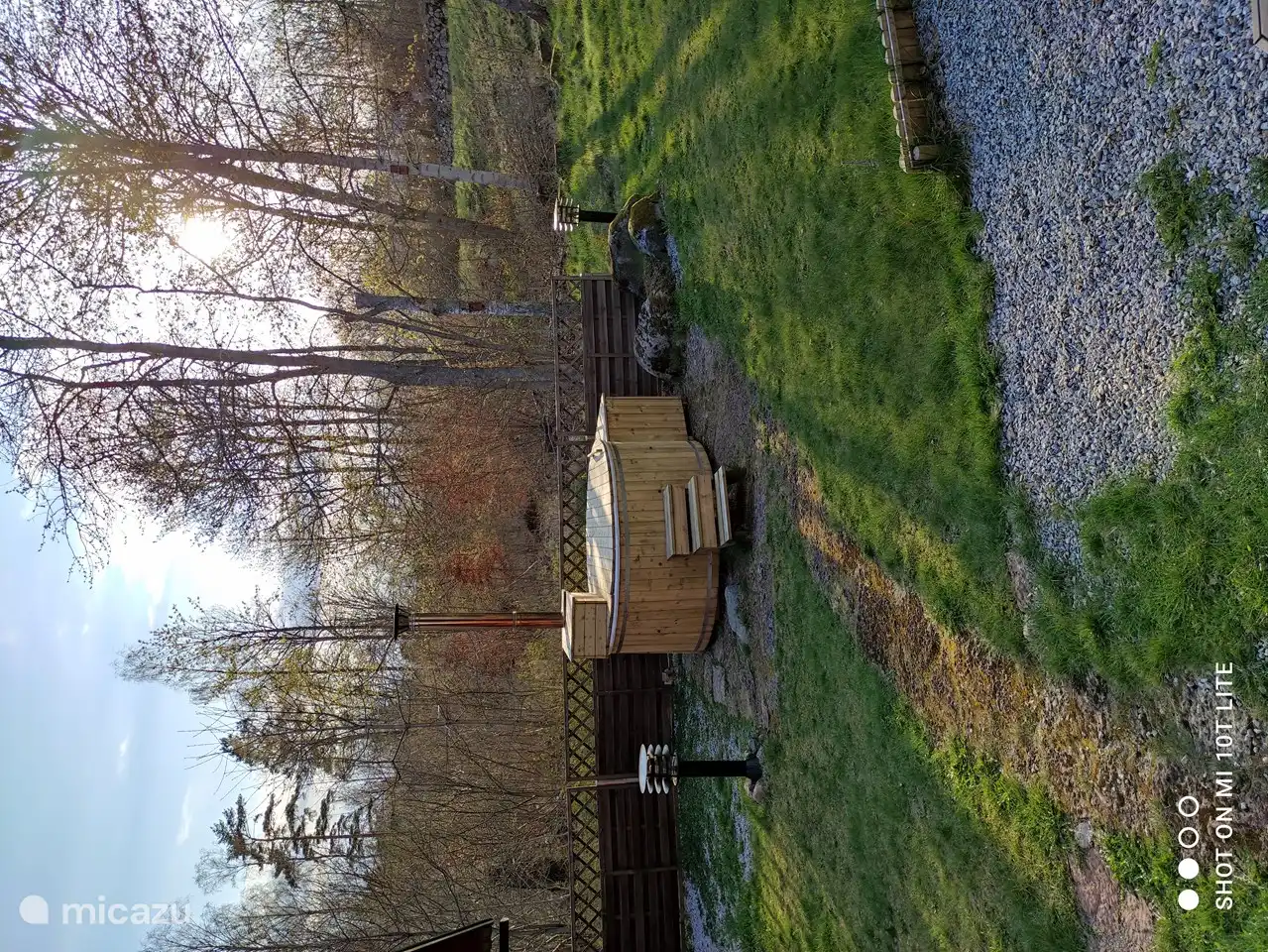 Badewanne im Garten
Nicht verfügbar vom 1. Dezember bis 31. März wegen Minustemperaturen.