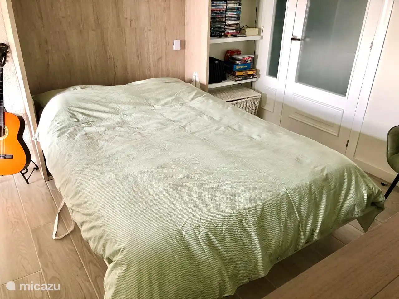 The comfortable Murphy bed in the living room 140x200 cm