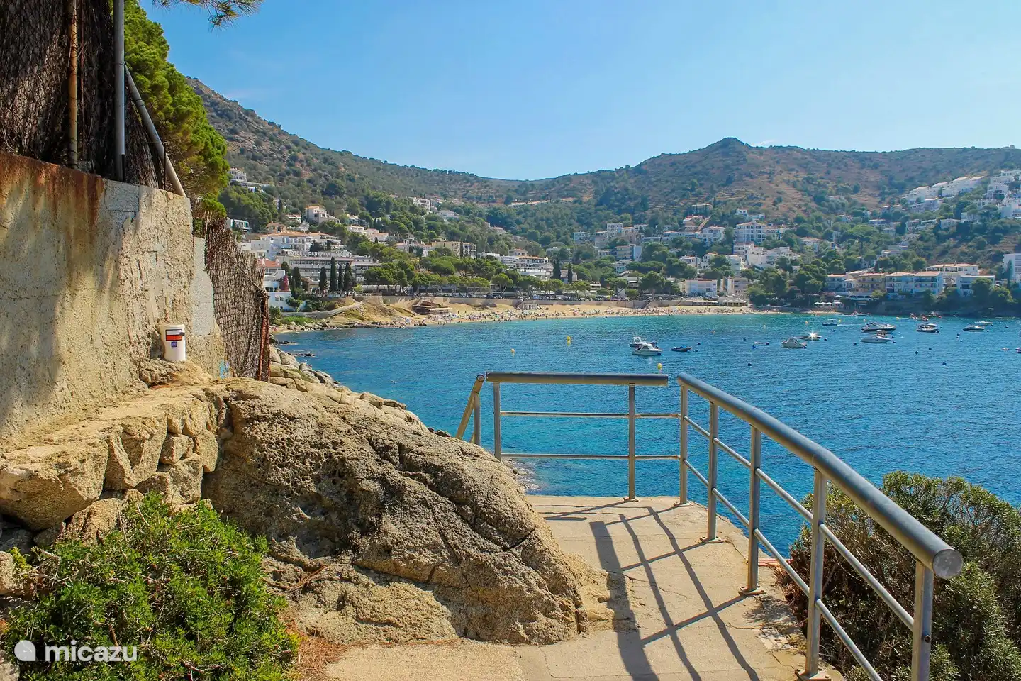 Cami de Ronda, this is how you walk to the beach of Canyelles