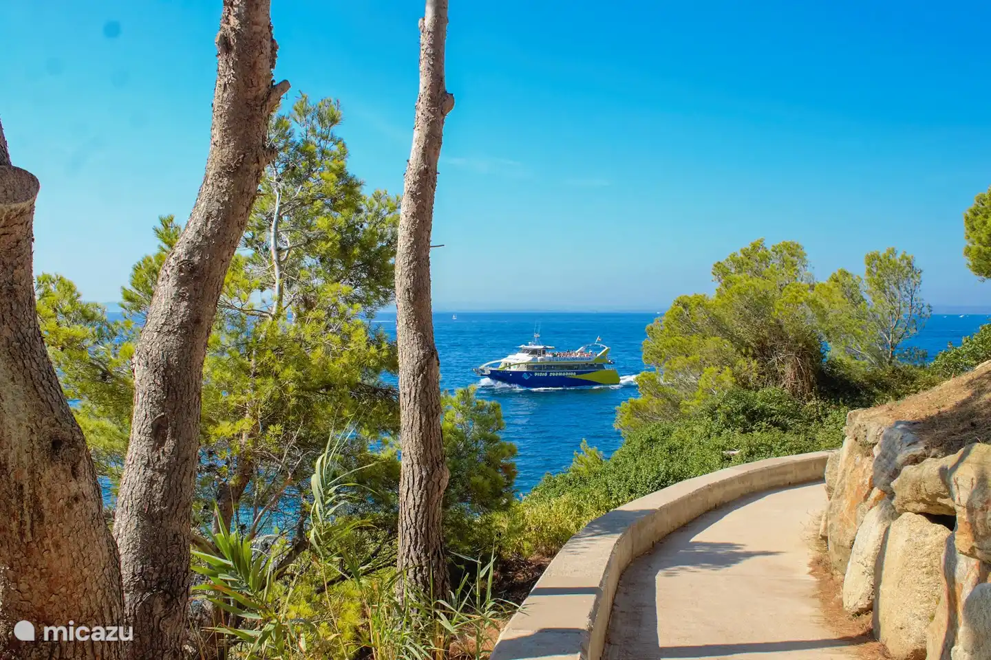 The tour boat of Els Blaus de Roses