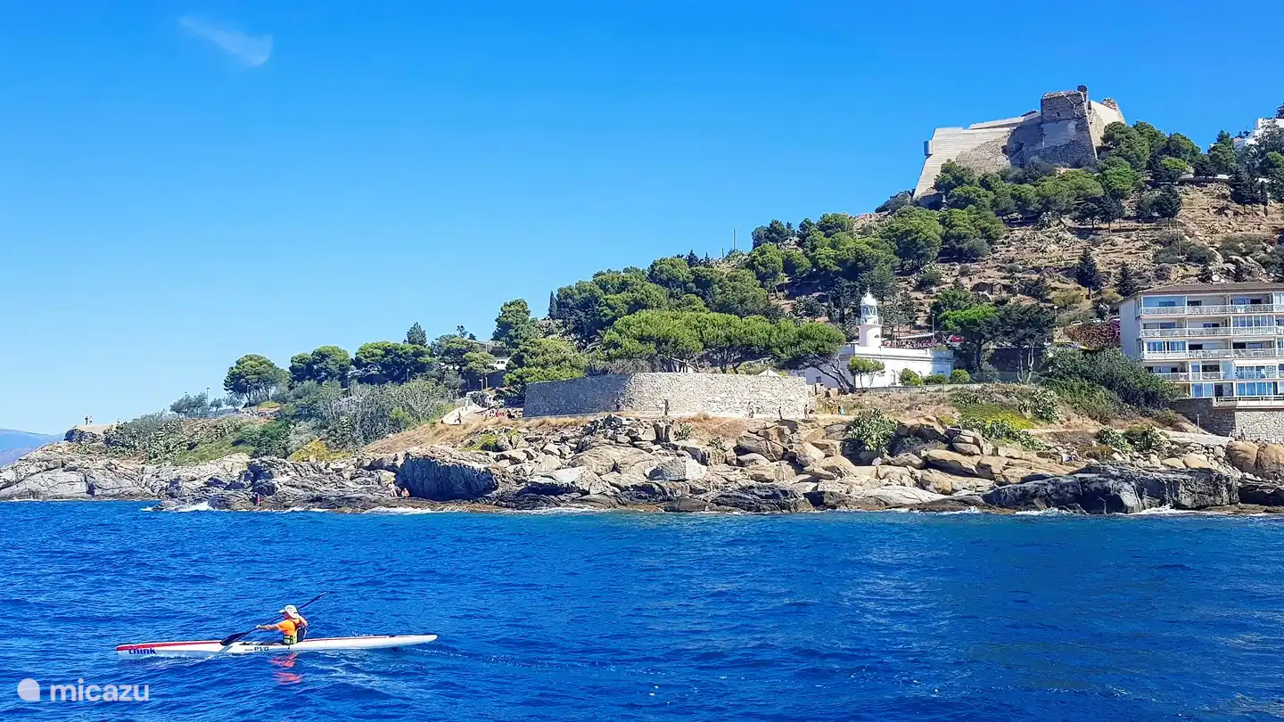 And there you see the lighthouse from the sea.