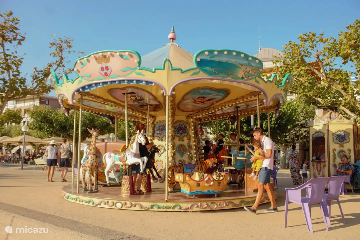 The little ones can enjoy spinning around in the merry-go-round.