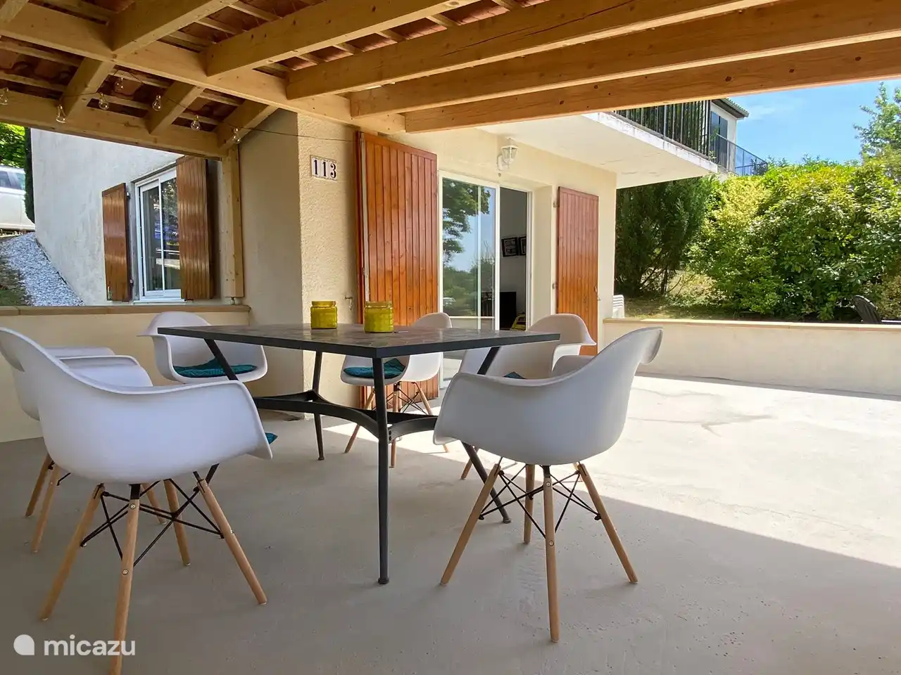 Genieten onder de overkapping