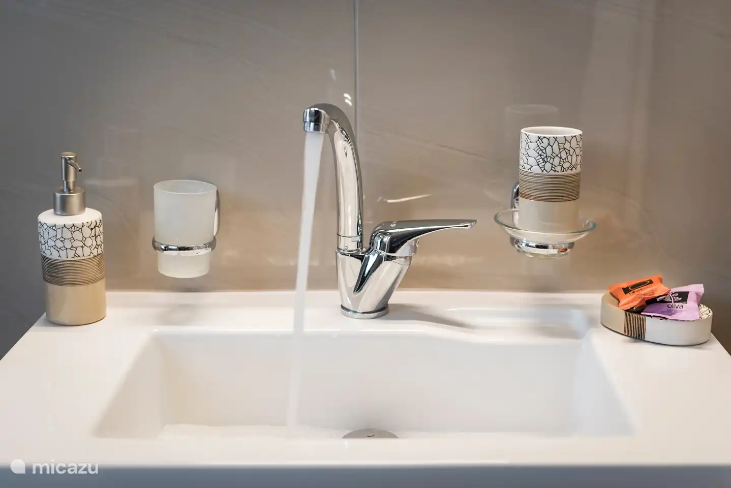 And in addition to a shower, there is also a separate sink in the ensuite bathroom on the ground floor.