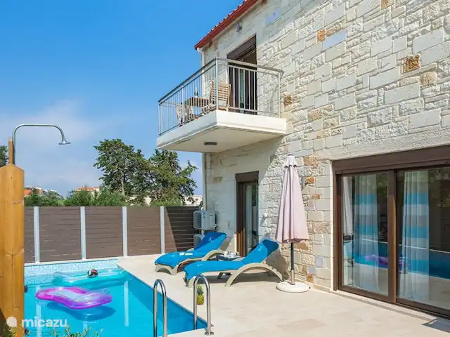 Villa Rebecca | Grèce, Crète, Agia Marina - villa Villa Rebecca a une magnifique douche extérieure.