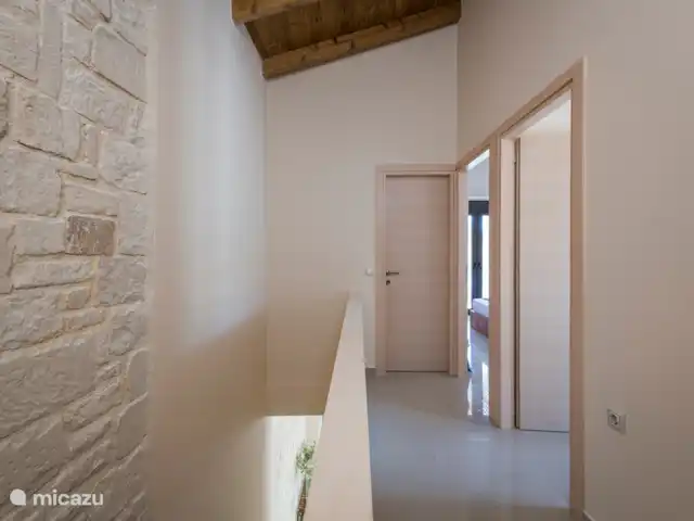 Villa Rebecca | Grèce, Crète, Agia Marina - villa Palier au 1er étage avec deux chambres attenantes et salle de bains.