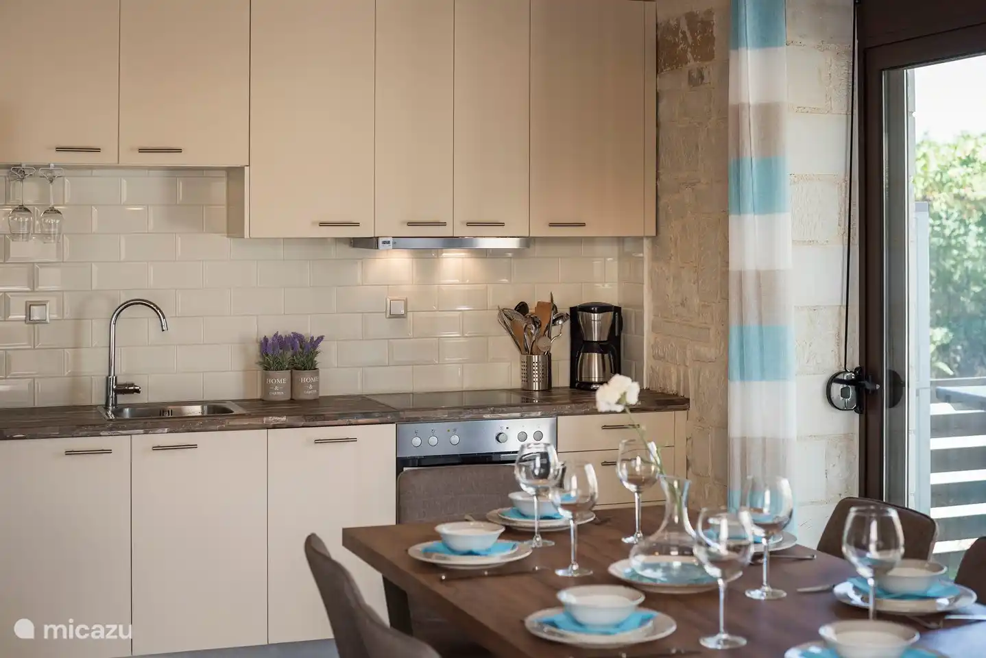 The fully equipped open kitchen with dining table for 6 people.