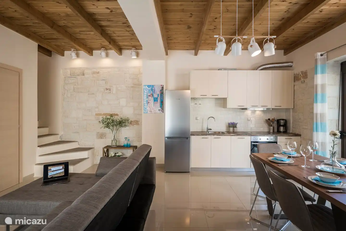 Here you can see the beautiful stone wall to the top.