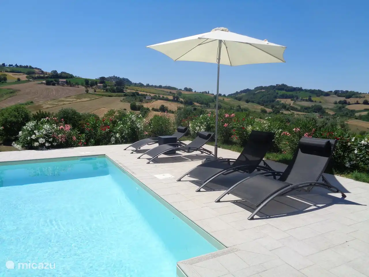 Une piscine privée avec une vue à couper le souffle .... à Casa Belmonte, vous avez les deux.