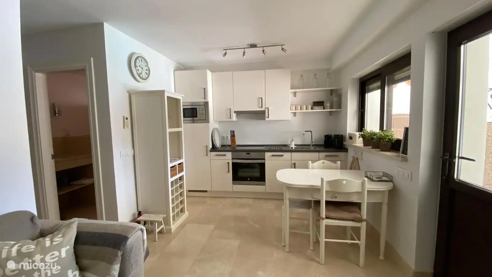 Woonkamer/keuken appartement Sevilla 
