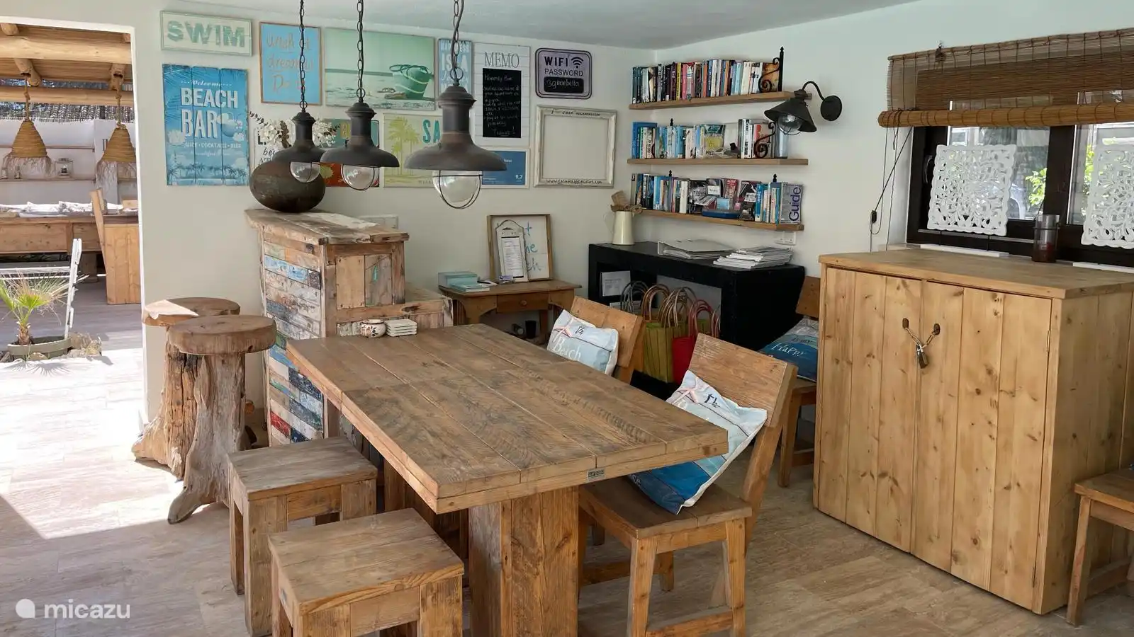 Leesboeken, informatie, honestybar met drankjes, ijs en snacks
