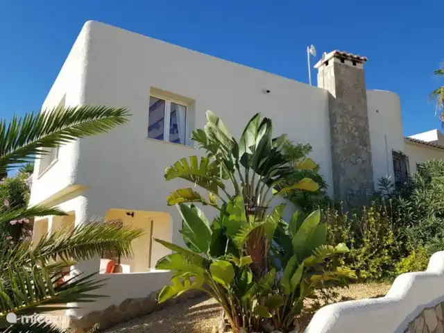 Villa La Perla MORAIRA | Espagne, Costa Blanca, Cumbre del Sol - villa La vue latérale de CASA LA PERLA! Situé dans une rue calme!