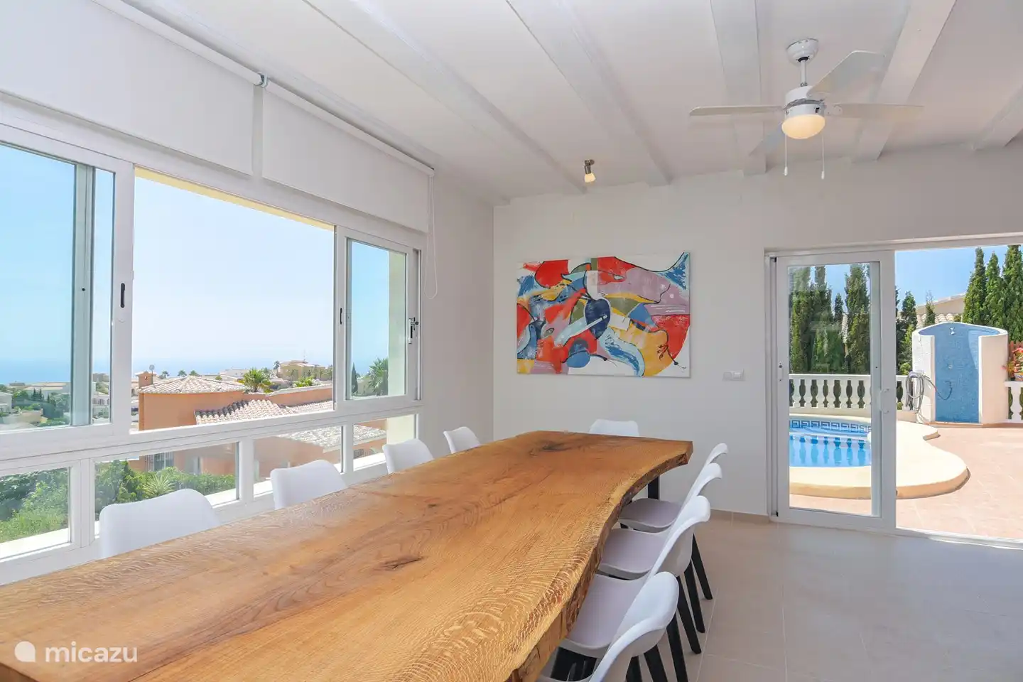 Petit-déjeuner ou dîner avec vue sur la mer... que demander de plus !