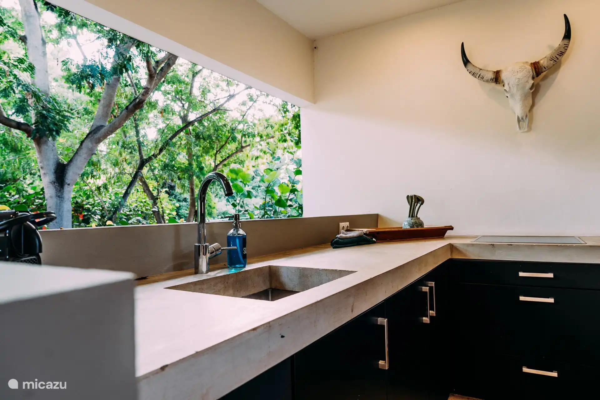 Von der Küche aus hat man einen schönen Ausblick.