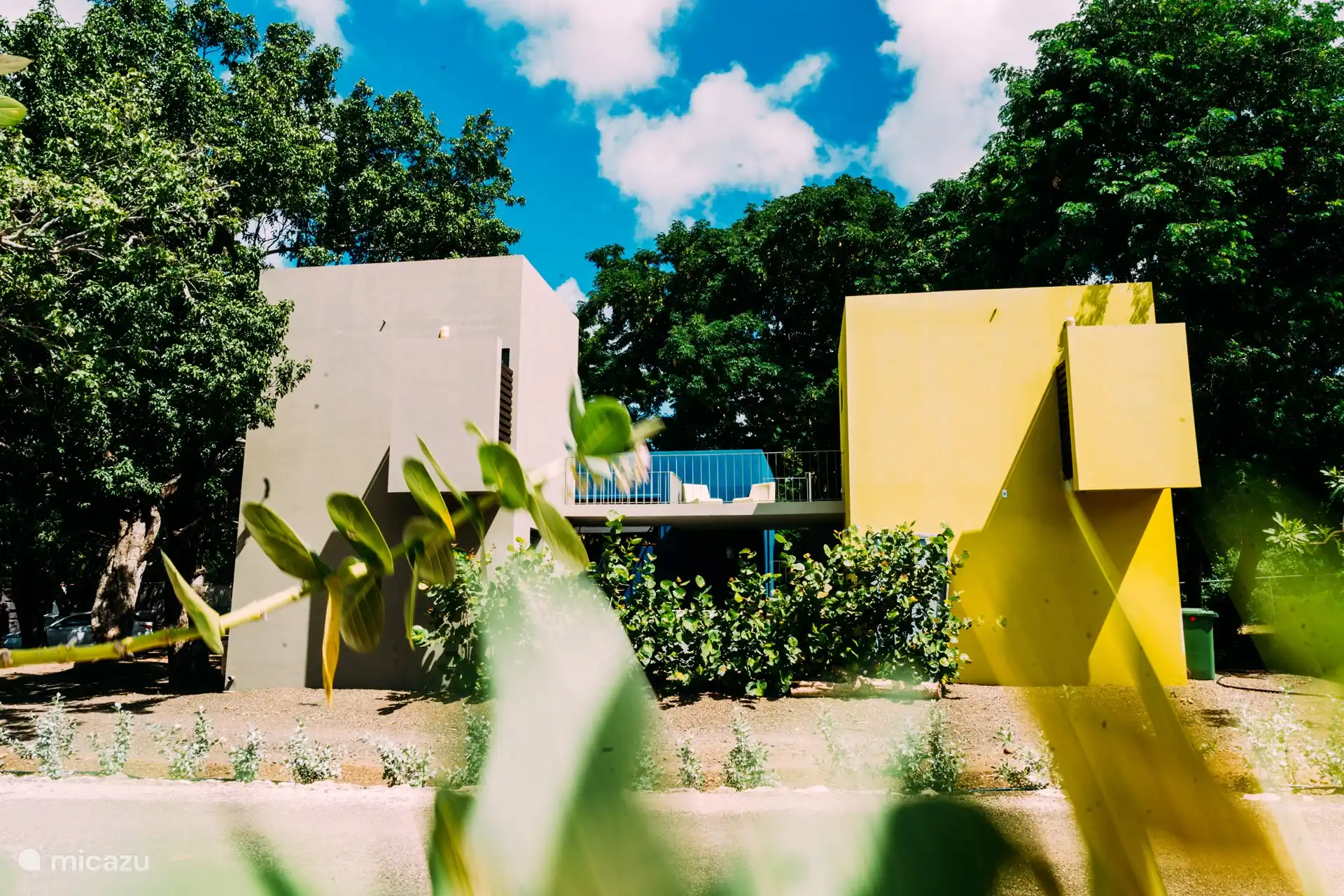 Das Äußere des Hauses von der anderen Villa aus gesehen.