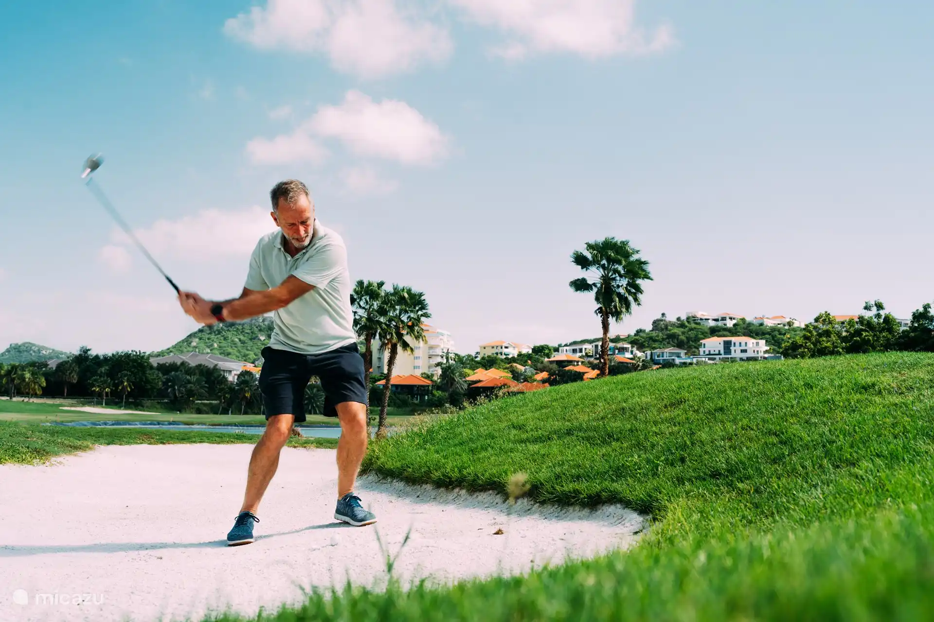 Der Golfplatz Blue Bay ist eine Attraktion für sich.
Blue Bay Golf lädt Sie ein, Golf in einer einzigartigen Umgebung voller natürlicher Schönheit, Charakter und Spaß zu erleben!
Aber vor allem macht es Spaß, diese 18 Löcher zu spielen. Sie bieten eine überraschende Herausforderung für Spieler aller Spielstärken. 