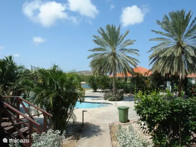 Location de Vacances Curaçao, Curaçao-Centre, Blue Bay, villa - Villa BlueBay à 50m de la plage des palmiers Entrée de la belle piscine appartenant aux villas.